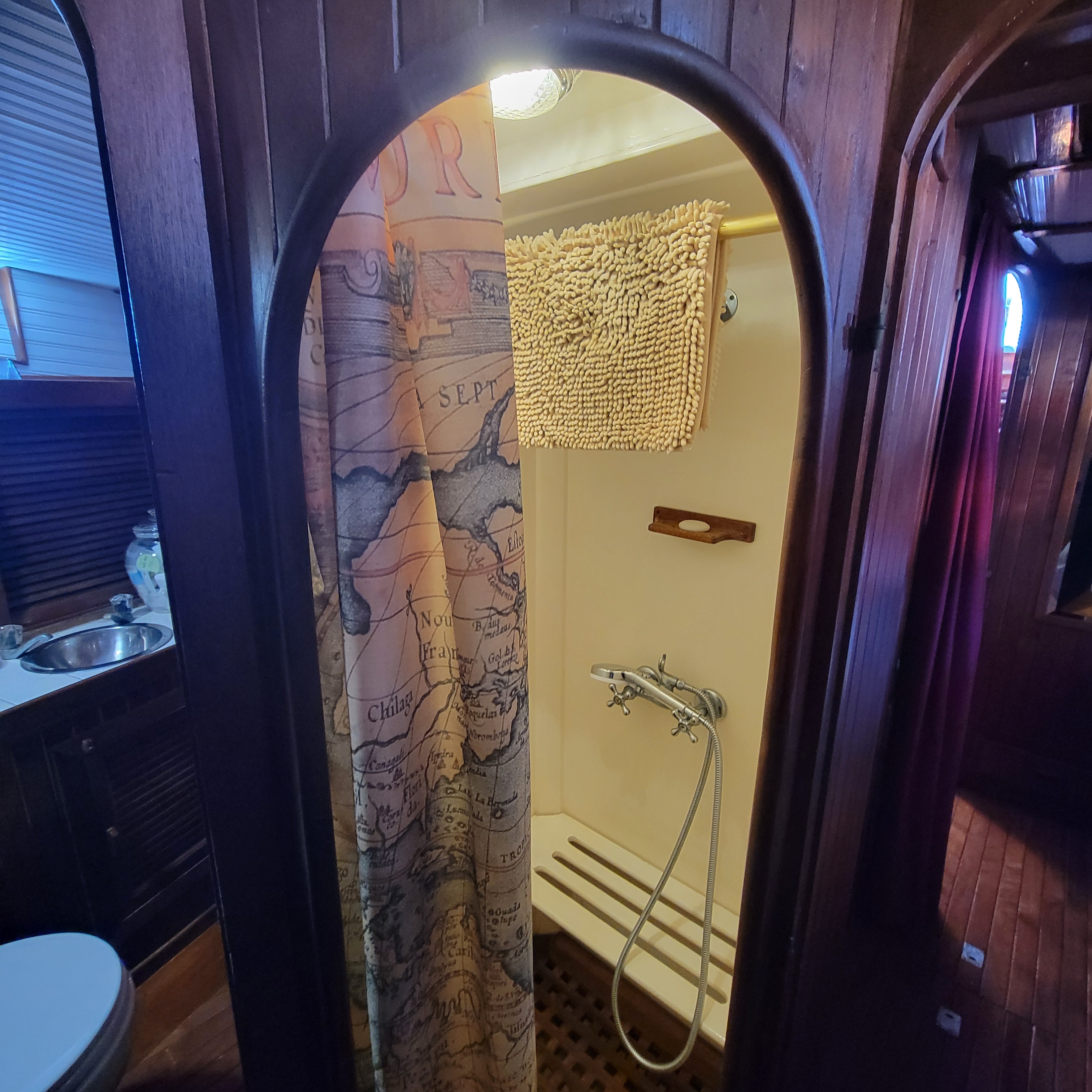Forward Head — Shower Stall