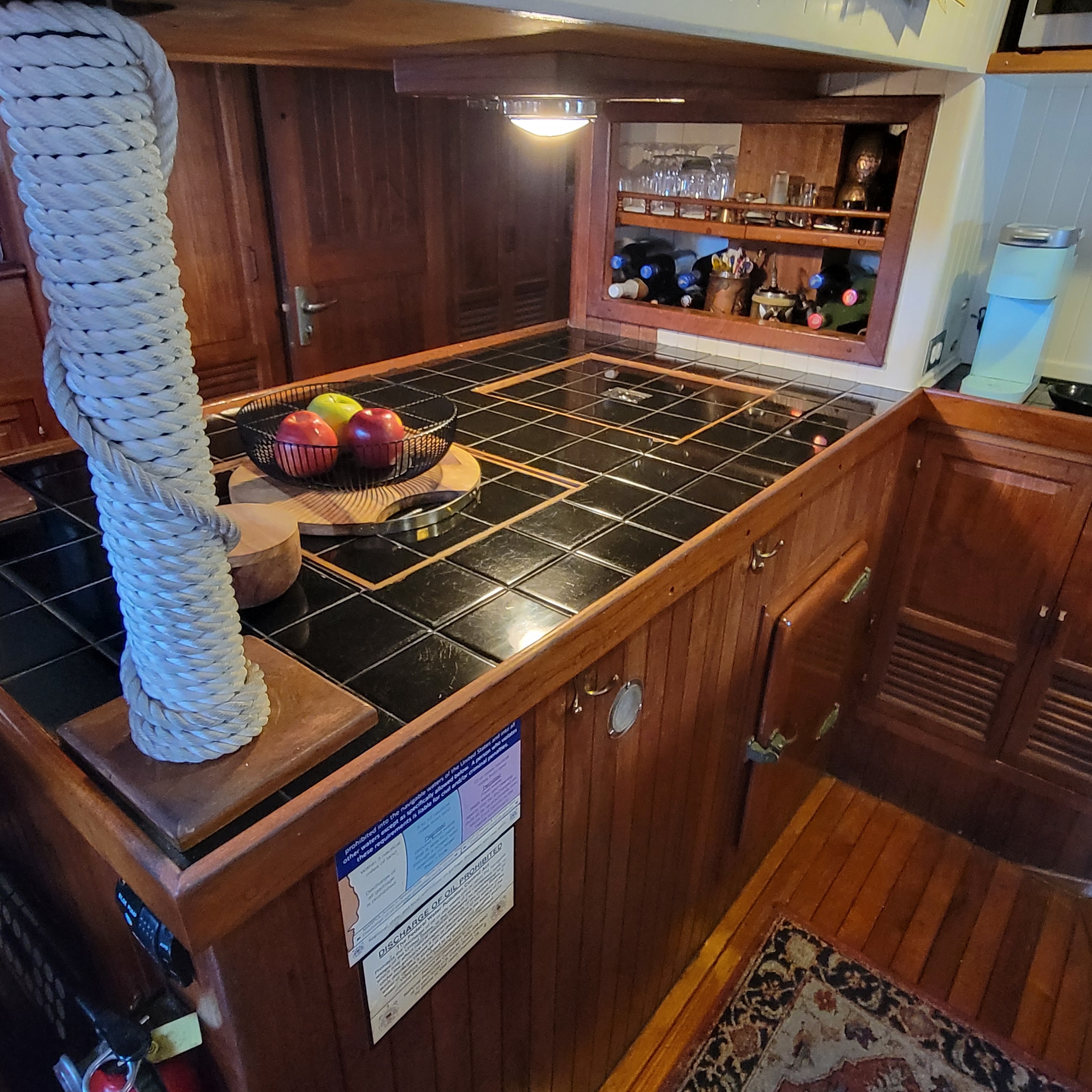 Mini Wine & Cocktail Station