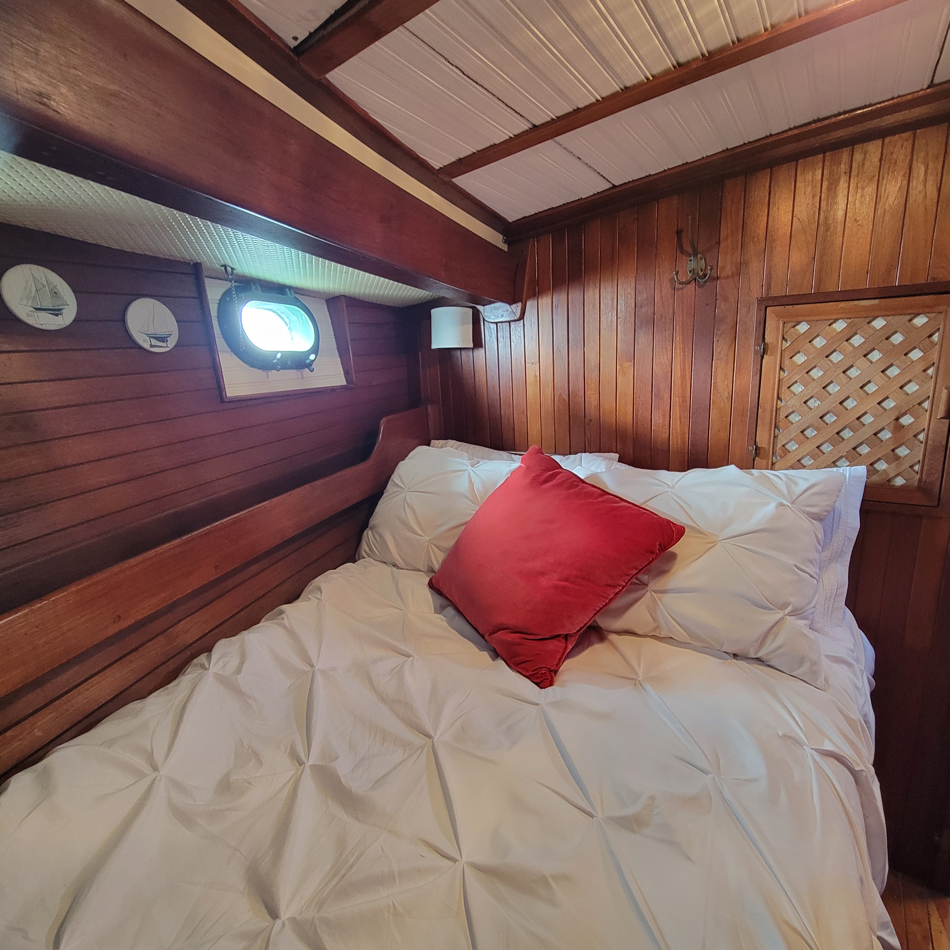 Starboard Stateroom Overhead Wide
