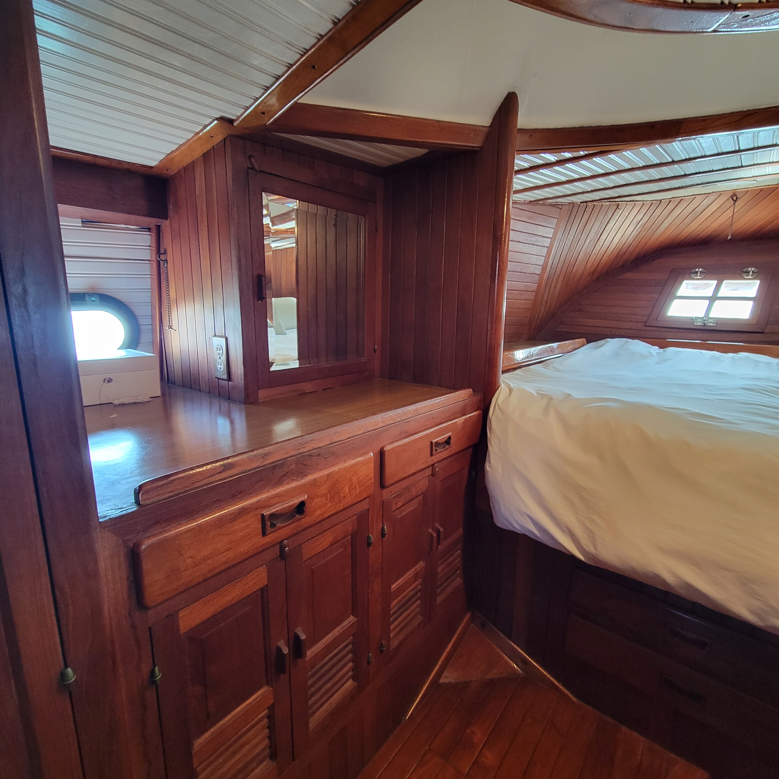 Master Stateroom — Vanity